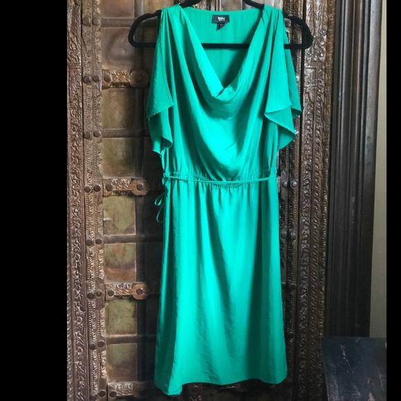 Gorgeous Emerald Green Dress! Like New.😍 - Picture 9 of 11